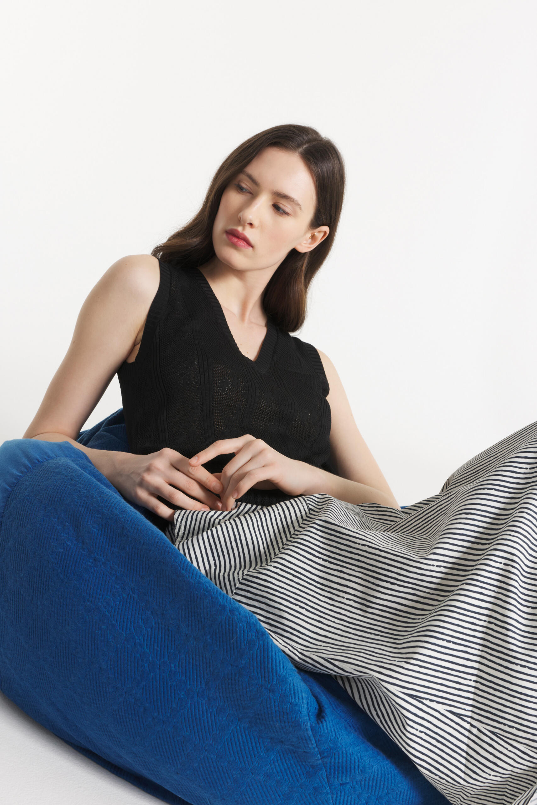 SABILA - SLEEVELESS SWEATER - M, BLACK